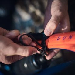 Fidlock TWIST Bouteille 590 + Base Uni 11 Fidlock TWIST Bouteille 590 + Base Uni -Porte-bidons Soldes Boutique 09620 TWIST Uni Base lifestyle 05