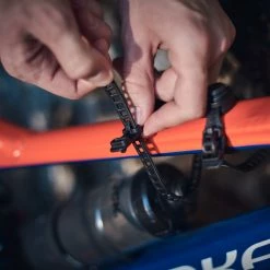 Fidlock TWIST Bouteille 590 + Base Uni 12 Fidlock TWIST Bouteille 590 + Base Uni -Porte-bidons Soldes Boutique 09620 TWIST Uni Base lifestyle 06