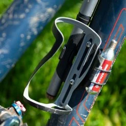 Blackburn Porte-bidon Carbon Side Entry Cage Right -Porte-bidons Soldes Boutique Blackburn Carbon Side Entry Cage Flaschenhalter Right 359002 d