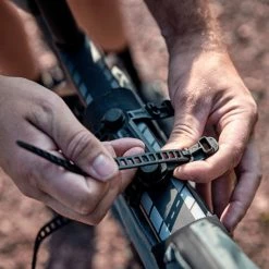 Fidlock TWIST Uni Base -Porte-bidons Soldes Boutique Fidlock TWIST Uni Base Action 1