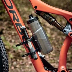 Fidlock TWIST Uni Base -Porte-bidons Soldes Boutique Fidlock TWIST Uni Base Action 2