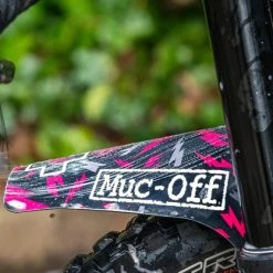 Muc-Off Ride Guard Avant 11 Muc-Off Ride Guard Avant -Porte-bidons Soldes Boutique HERO Front Ride Guard BOLT d83e49c5 d440 4cd6 95fe 2ce58ded8230 1900x crop center