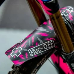 Muc-Off Ride Guard Avant 13 Muc-Off Ride Guard Avant -Porte-bidons Soldes Boutique HIGHLIGHT 1 Front Ride Guard BOLT 950x crop center