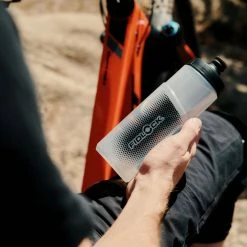 Fidlock TWIST Bottle 600 + Bike Base 11 Fidlock TWIST Bottle 600 + Bike Base -Porte-bidons Soldes Boutique fidlock 09669 TBL 20125454 TWIST Bottle 600 Bike Base 4